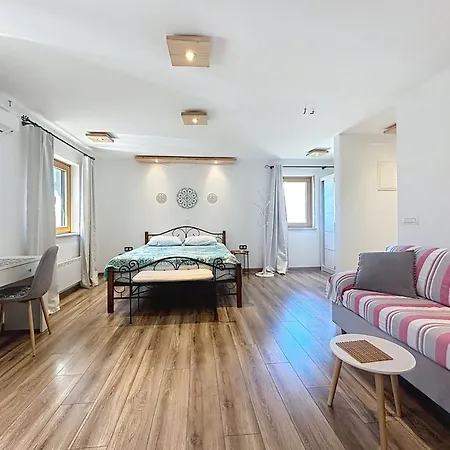 Apartamento Adri-1 By Interhome Rovinj