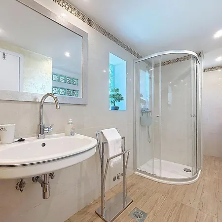 Adri-1 By Interhome Apartamento Rovinj